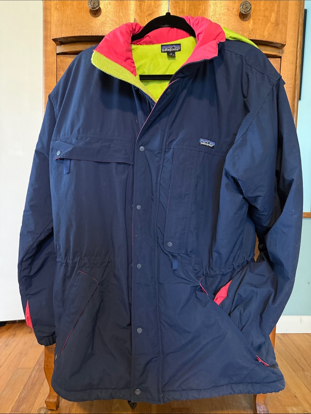 Vintage Men’s Patagonia Guide Parka in Navy with  Bright Pink & Lime Lining